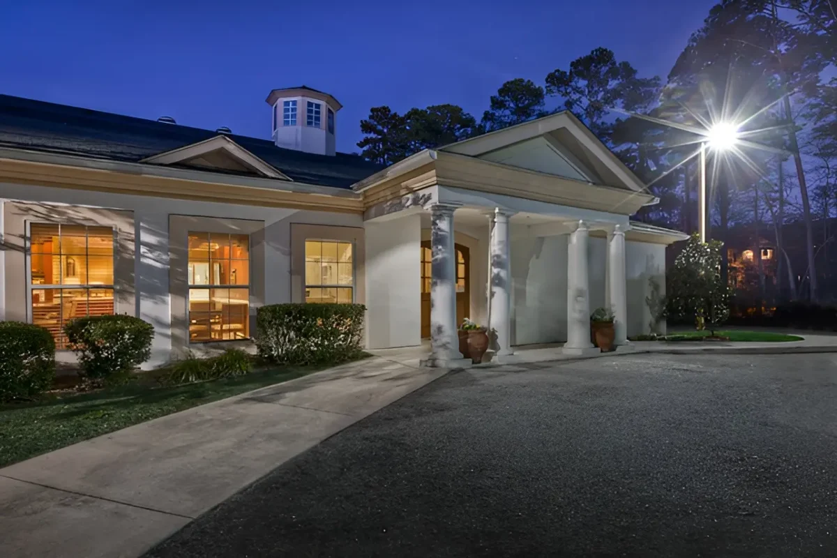 Exterior Night_cmp_cv