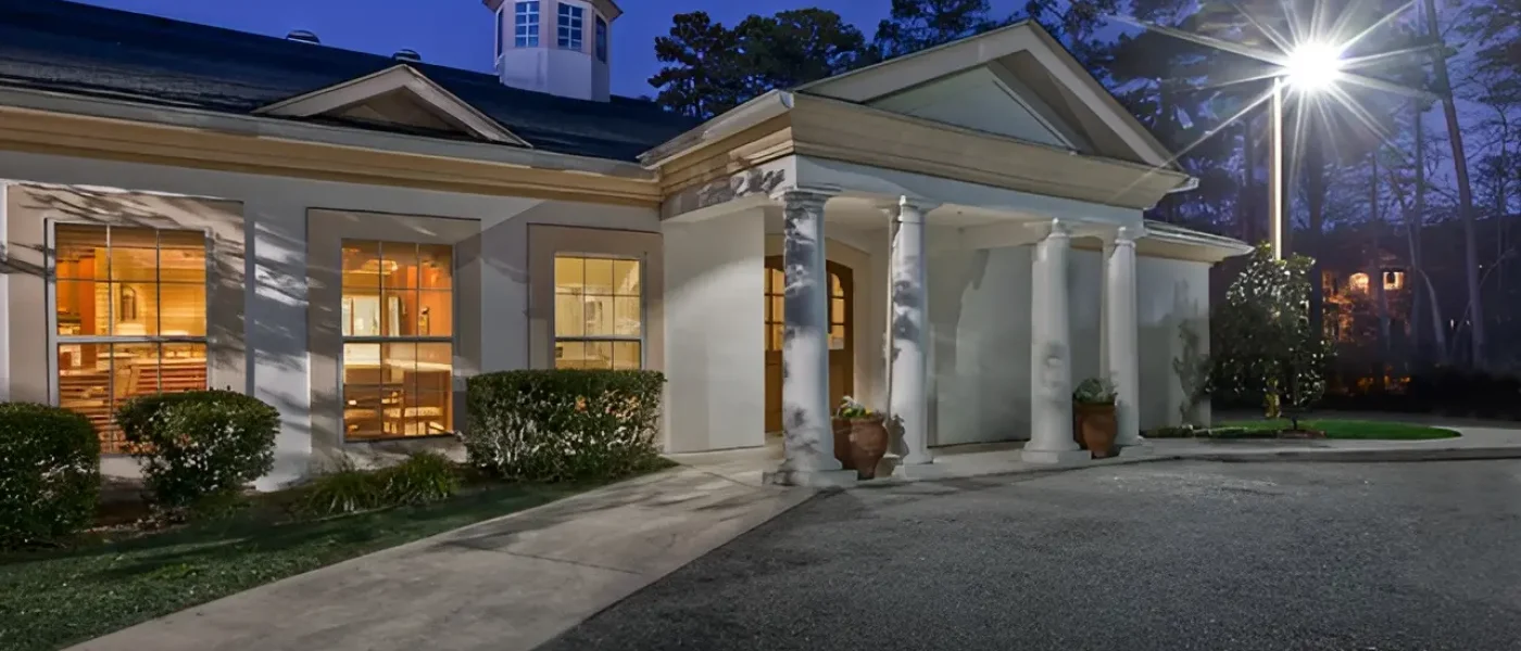 Exterior Night_cmp_cv